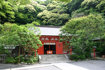 Egara Tenjinsha Shrine. Haiden (hall of worship). Honden (Main Hall) is located behind this.