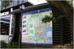 若宮大路の観光案内板