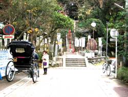 荏柄天神参道から社を見る 荏柄天神参道から社を見る